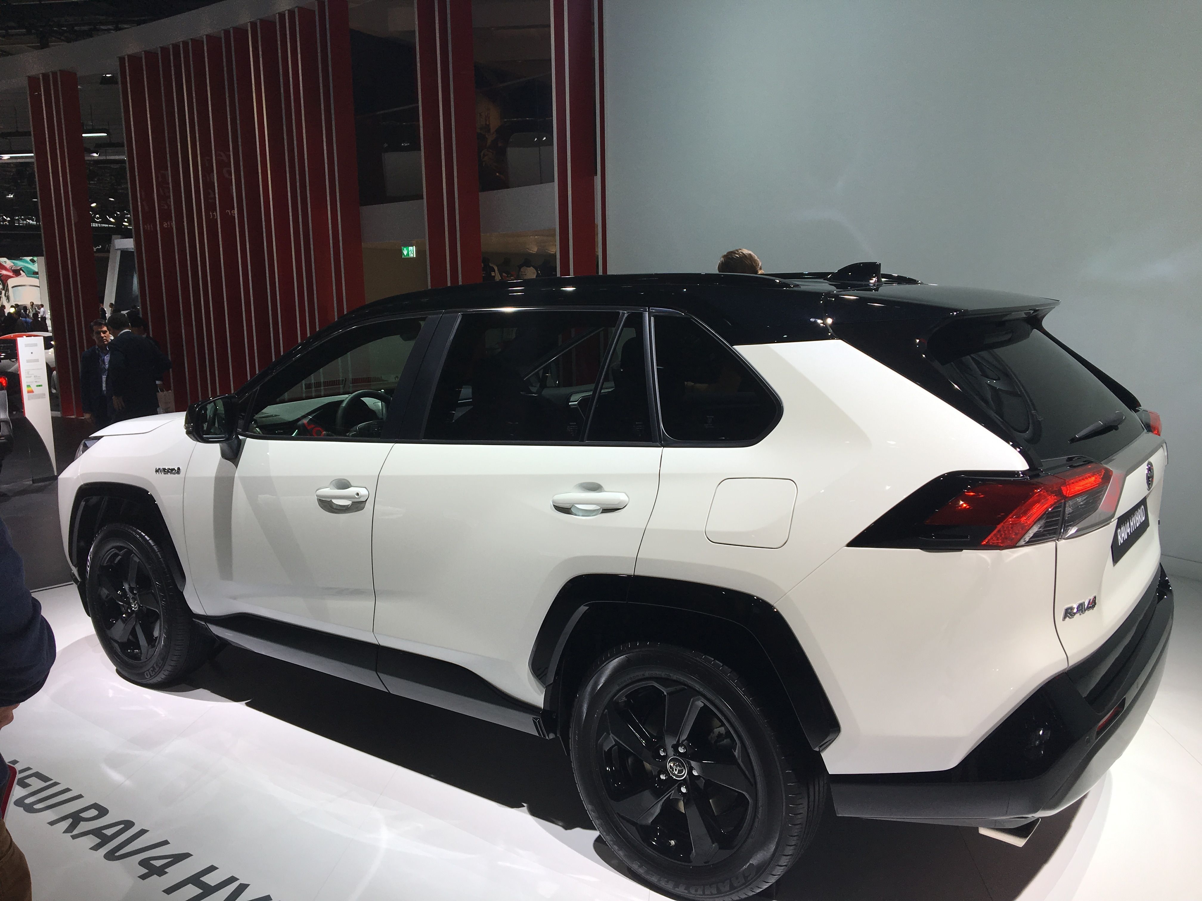 Toyota RAV4 гибрид_1