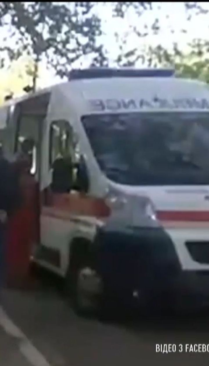 Дві дівчини стрибнули з даху багатоповерхівки у Маріуполі