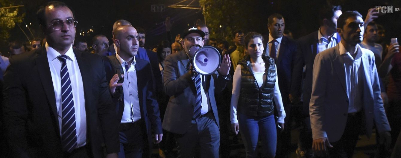 Після масових протестів у Єревані президент Вірменії звільнив шістьох міністрів