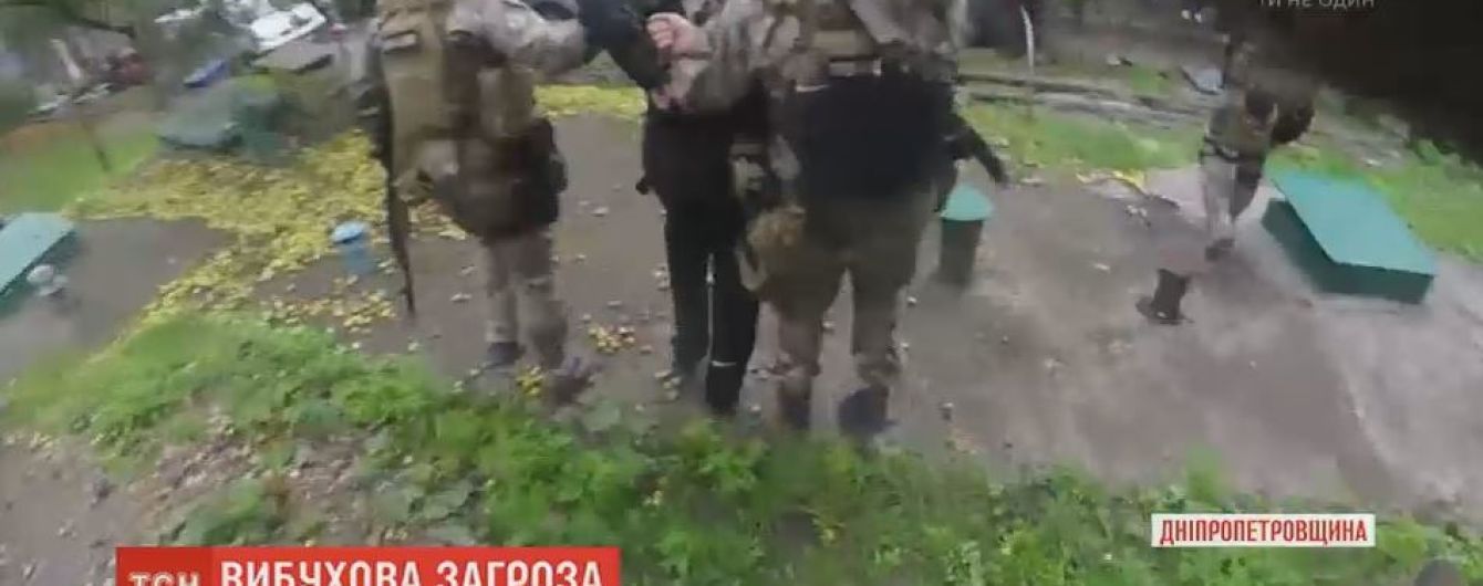 На Дніпропетровщині спецпризначенці штурмували багатоповерхівку через п’яного "підривника"