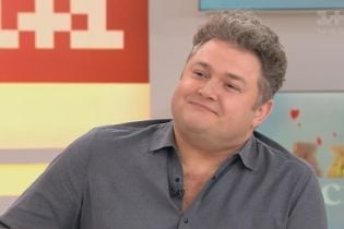 Зірка "Скаженого Весілля" Задніпровський розповів, як вживався у роль "батька-расиста"