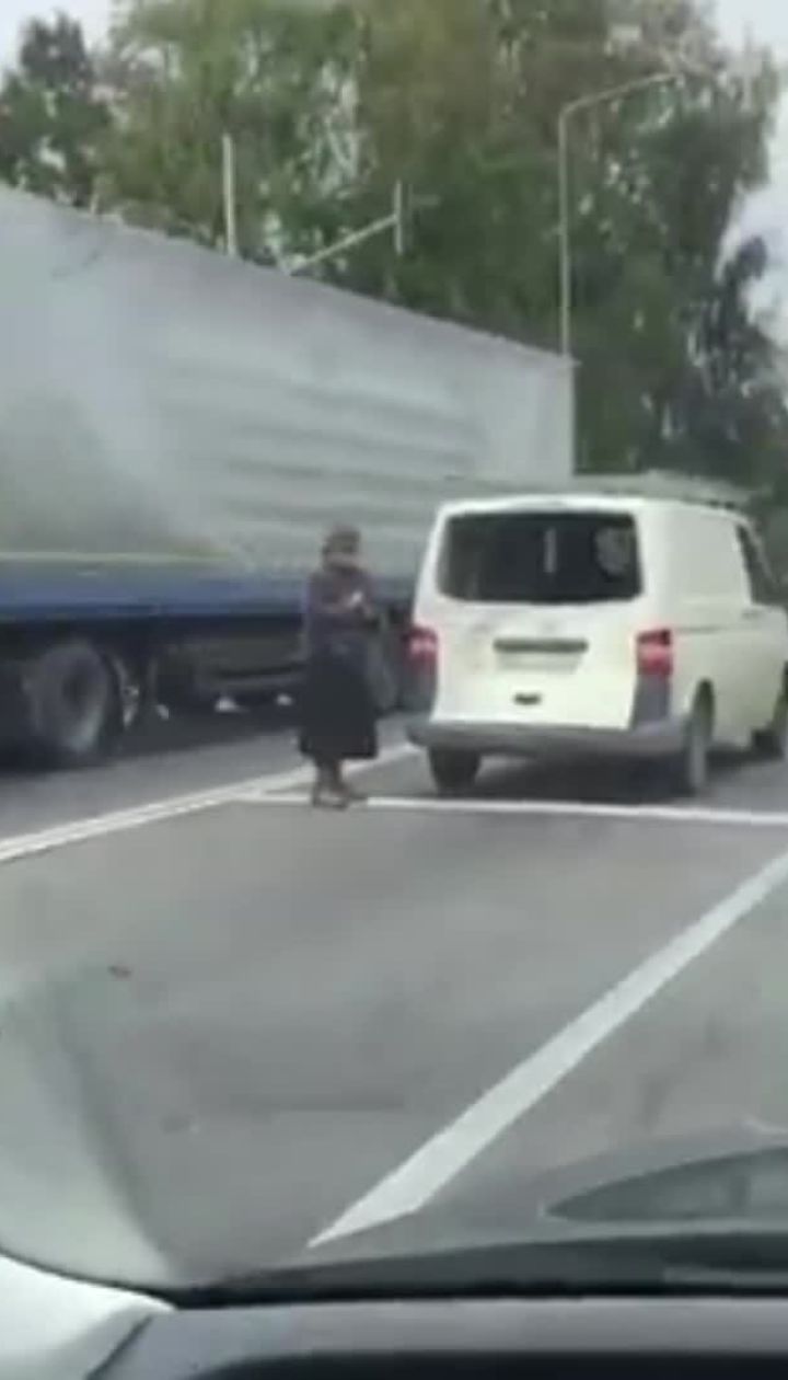 На трассе Киев-Чоп произошло ДТП с участием военного авто