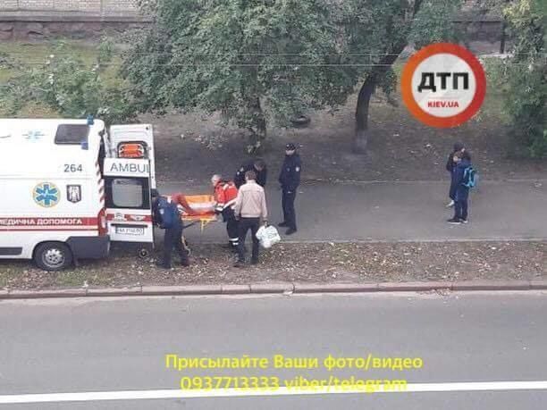 вистрибнула дівчина