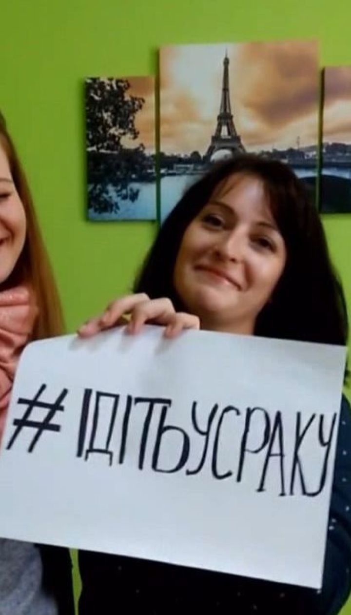 Сотні українців долучилися до флешмобу Зеленського із непристойним посланням до депутатів