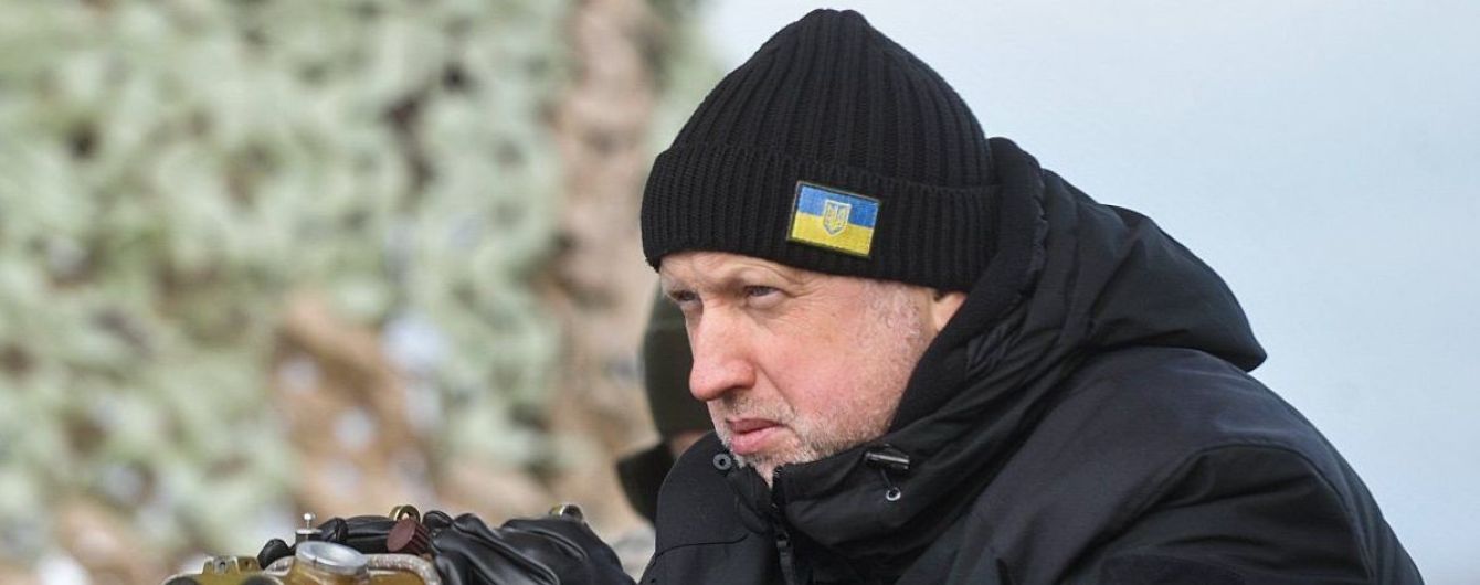 "С мокрыми штанами сидел". Турчинов обвинил во лжи на суде экс-командующего ВСУ