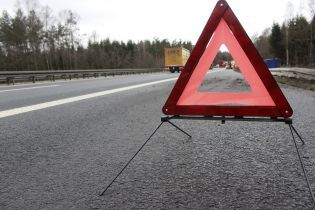 Во Львовской области перевернулся грузовик с прицепом, водителя госпитализировали