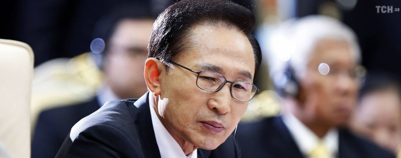 Екс-президента Південної Кореї засудили до 15 років ув’язнення за корупцію