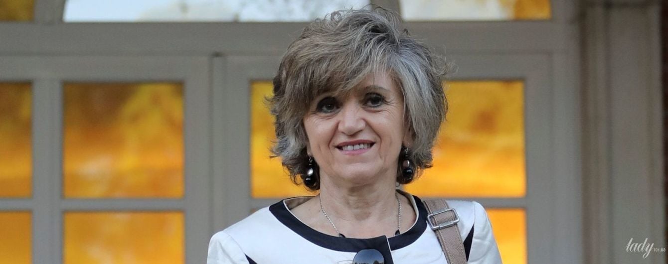 У білому костюмі і на шпильках: образ нового міністра охорони здоров'я Іспанії