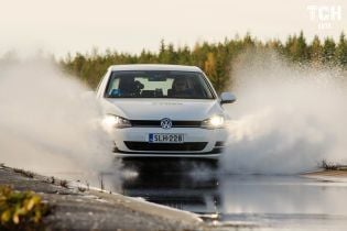 Советы водителям: Как не потерять контроль над автомобилем на мокрой дороге