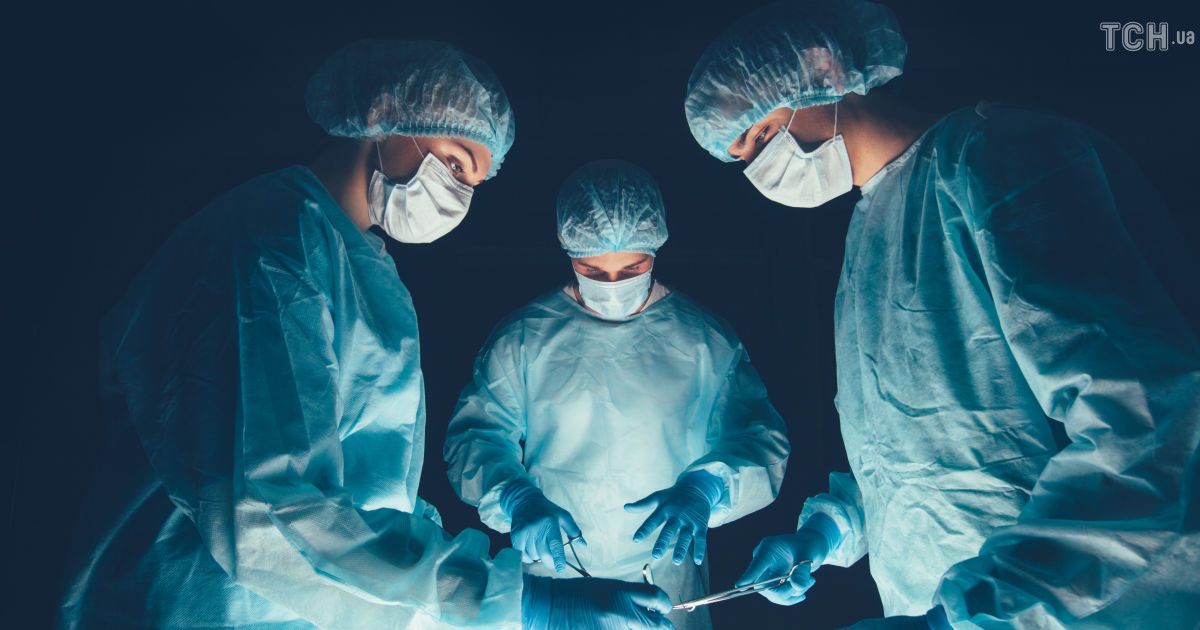 У Львові лікарі видалили жінці гігантську пухлину вагою понад 30 кг