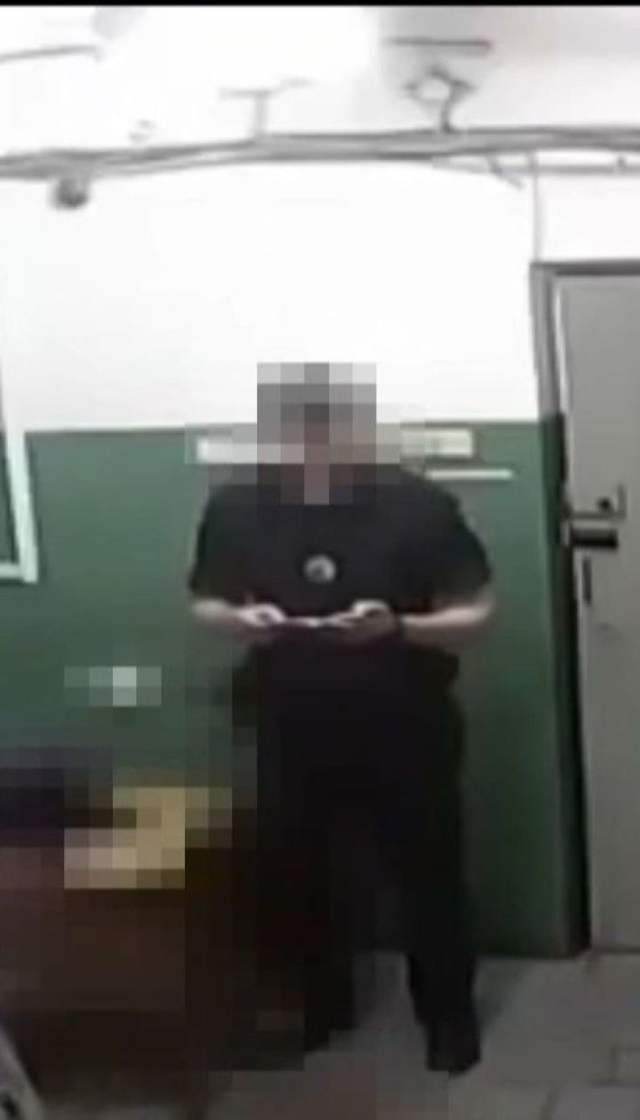 У Харкові затримали поліцейських, які незаконно затримували людей і вибивали з них хабарі