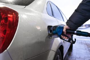 Скільки коштує заправити авто на АЗС уранці 30 листопада