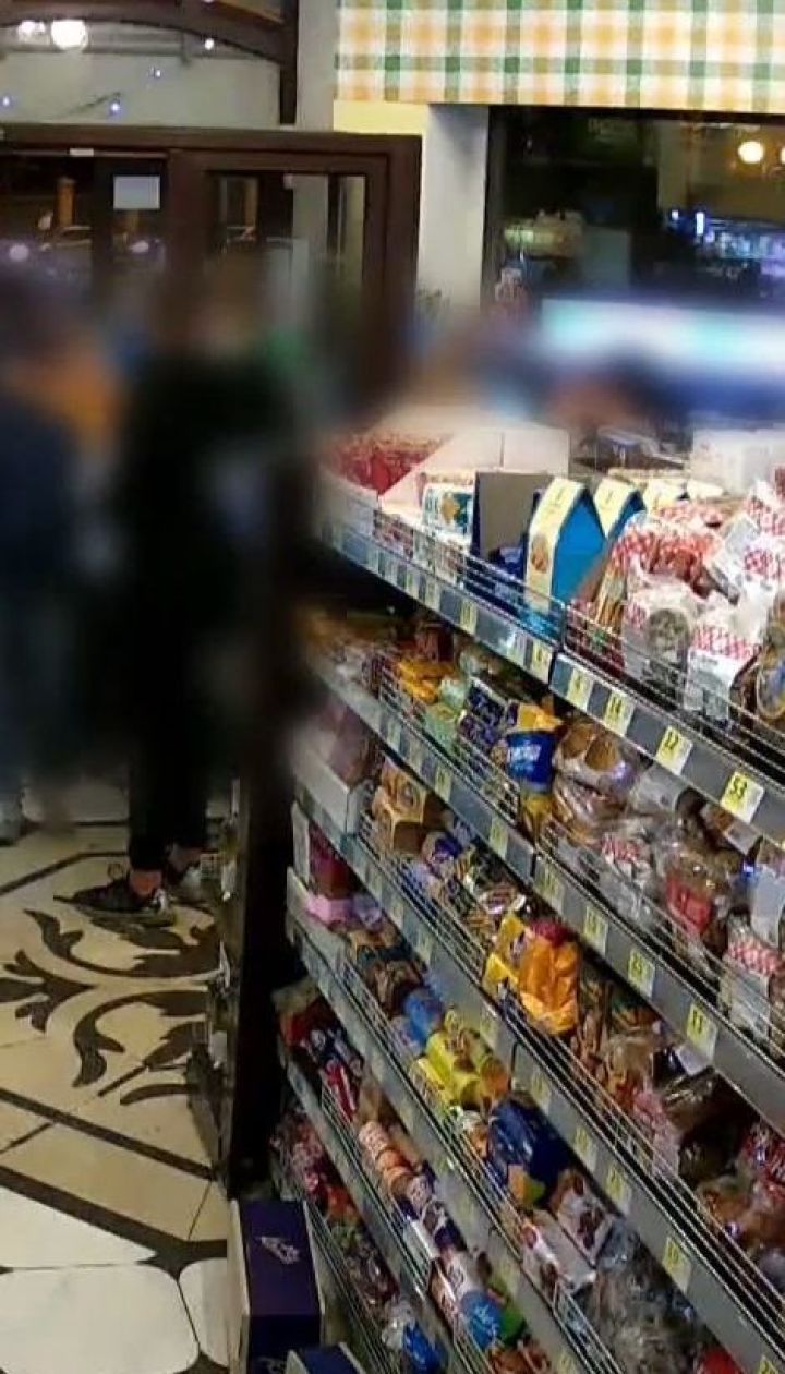 В Киеве подростки устроили погром в супермаркете
