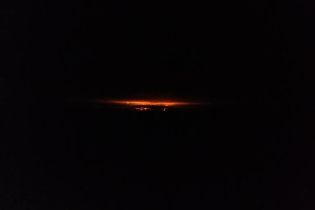 Мощные взрывы на военном складе возле Ичне: движение транспорта и самолетов закрыли, эвакуировали уже 10 тысяч человек