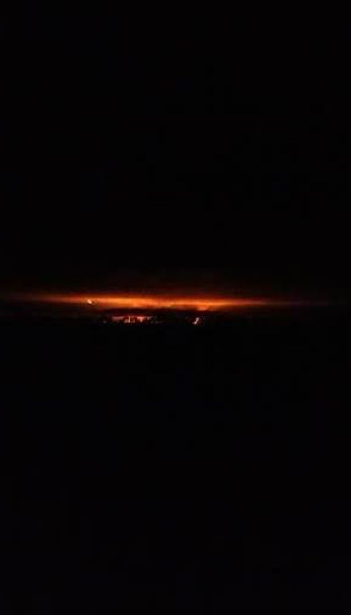 Мощные взрывы на военном складе возле Ичне: движение транспорта и самолетов закрыли, эвакуировали уже 10 тысяч человек