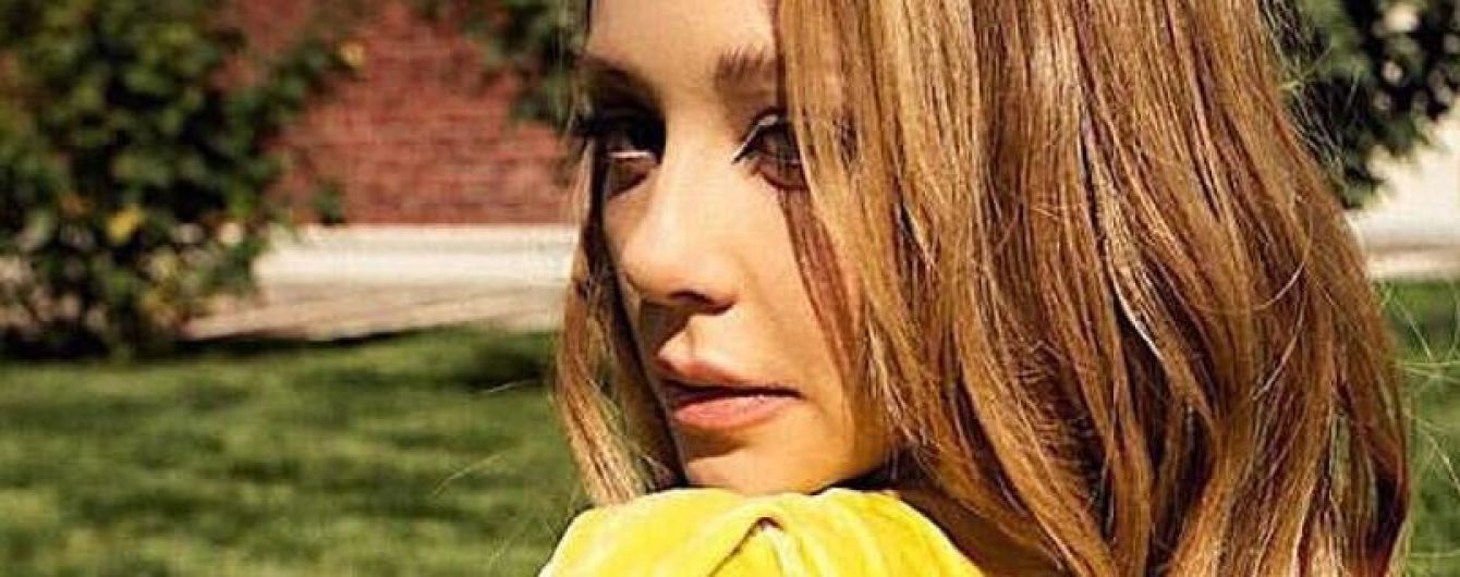 С обнаженной спиной и колготах в сетку: Тина Кароль предстала в еще одном откровенном образе