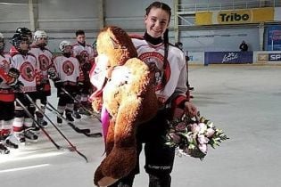 Настоящая "Гладиаторша": впервые в истории в мужском чемпионате Украины по хоккею сыграет девушка