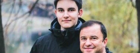 Виктор Павлик поделился щемящим видео с фотографиями умершего сына