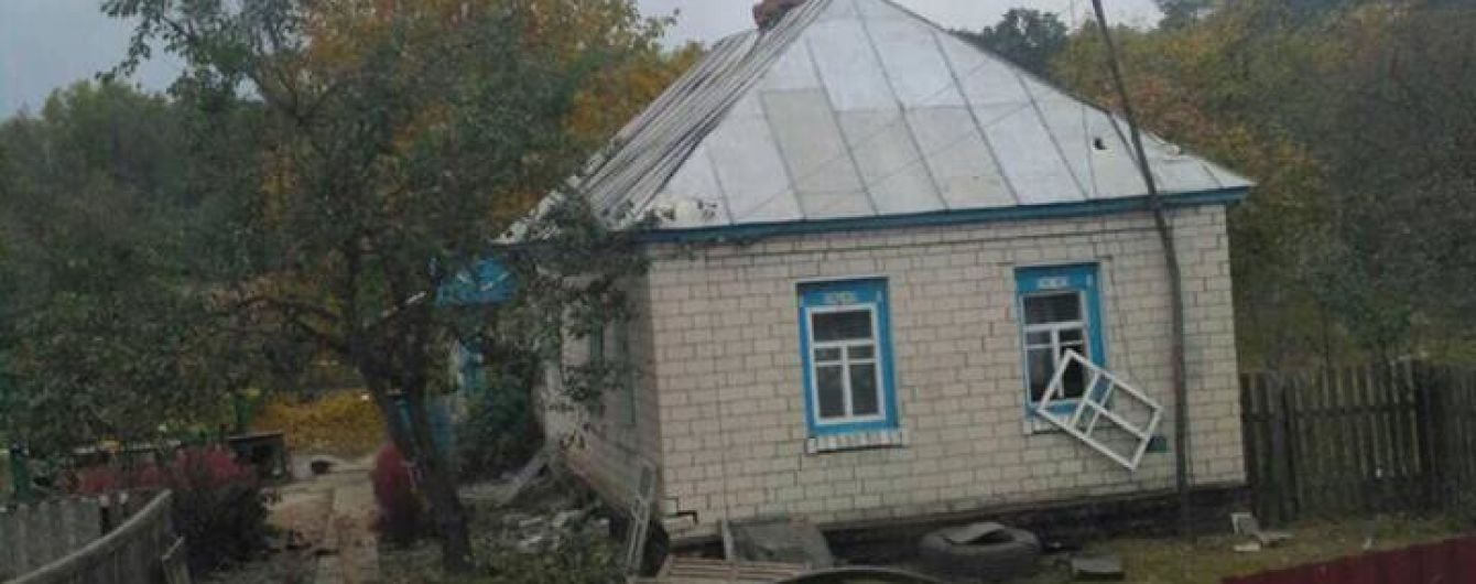 Разбитые дома и "огненные" сады. Последствия "бомбардировки" Августовки снарядами из военного арсенала