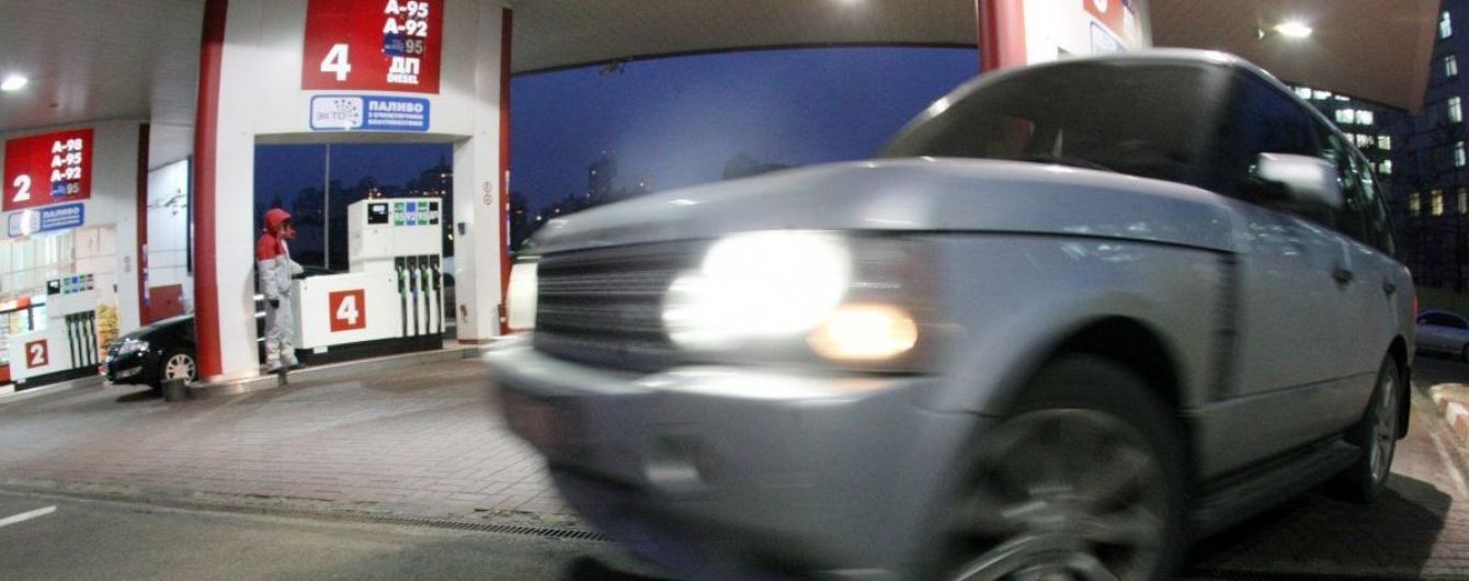 Скільки коштує заправити авто на АЗС уранці 10 жовтня