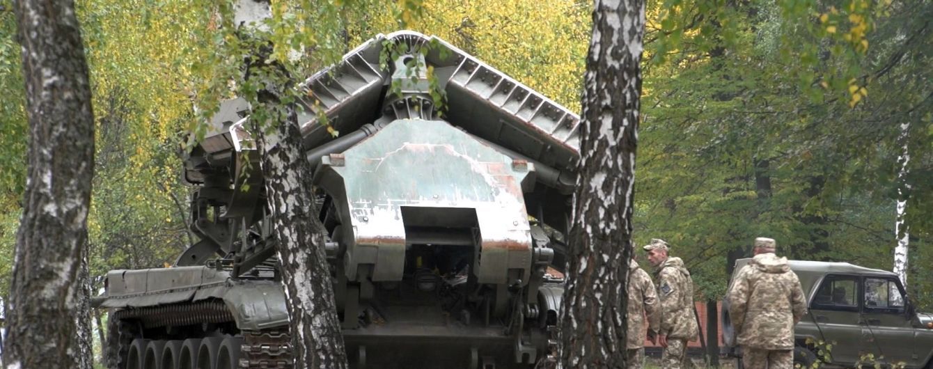 Один пожежний танк поламаний, інший не завівся: житель Ічні стверджує, що гасіння пожежі на складі не було