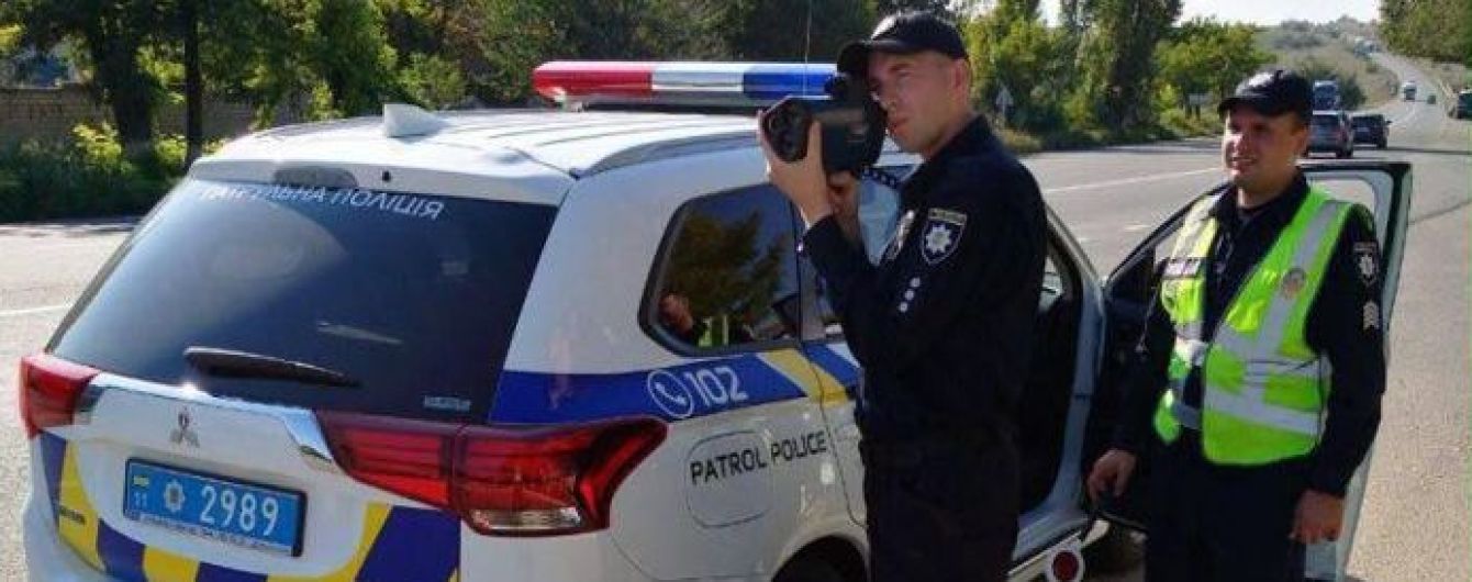 Власник авто не повинен платити штраф під час автофіксації порушення – адвокат