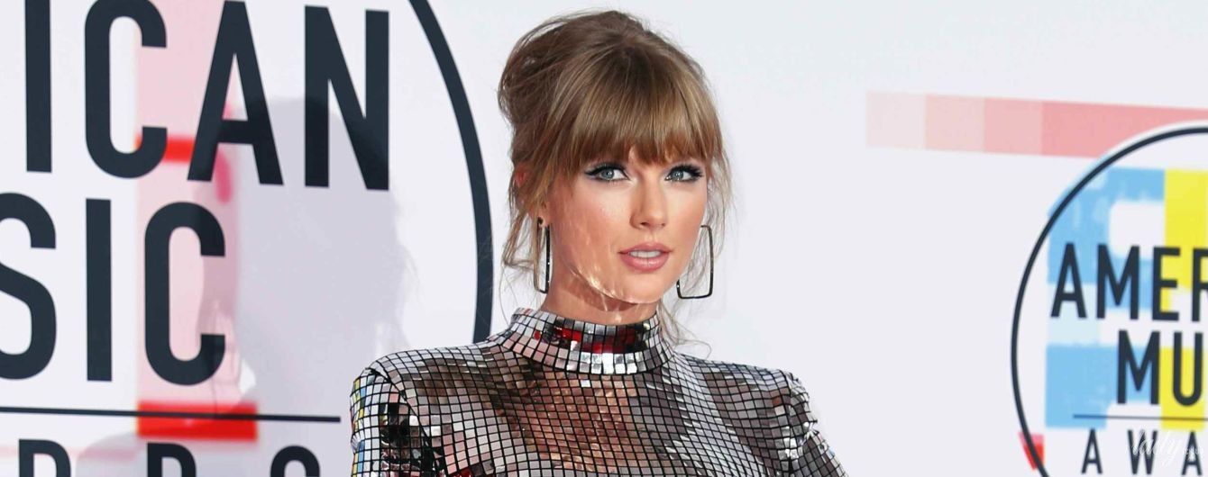 Триумфатор American Music Awards: Тейлор Свифт серебристым мини подчеркнула стройные ноги