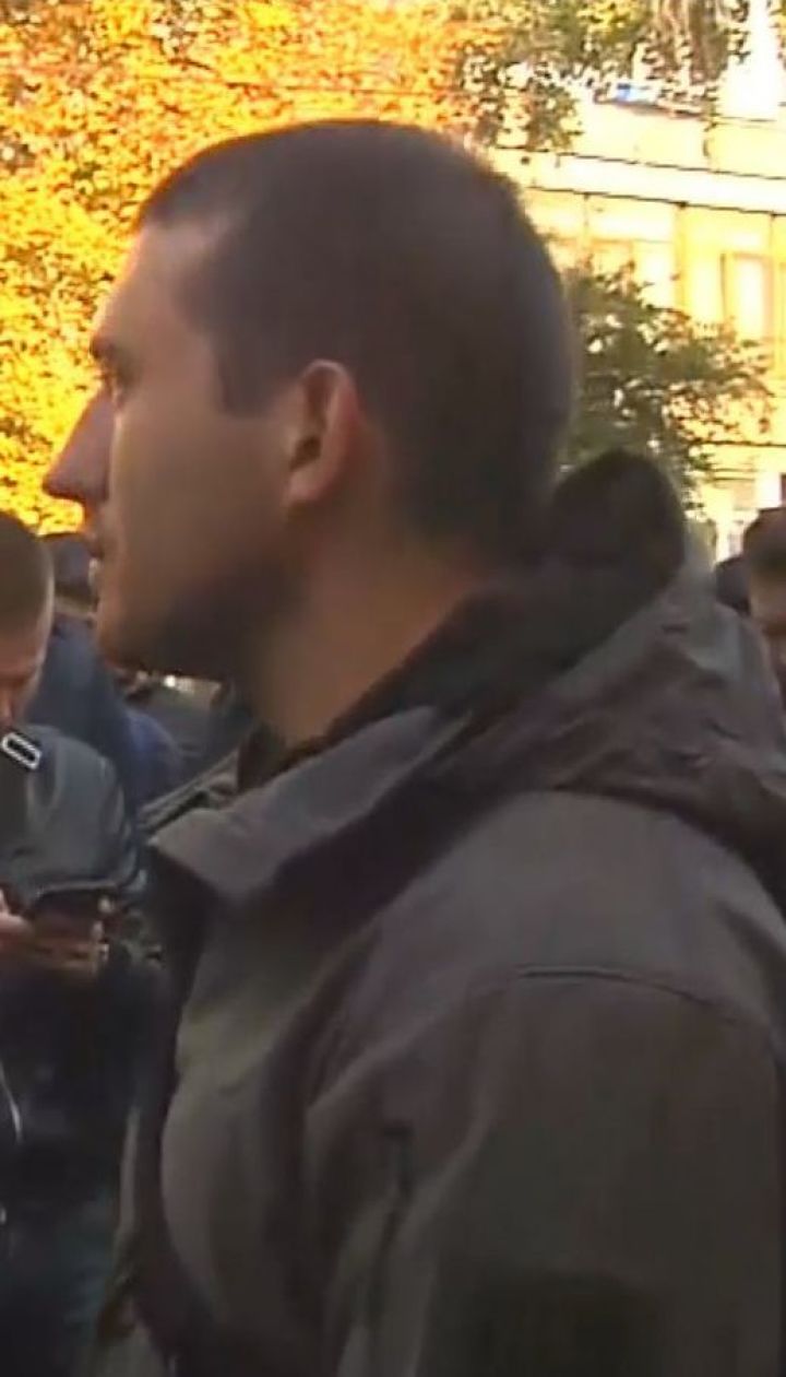 Біля будівлі МВС мітингувальники вимагають розслідувати напади на активістів С14