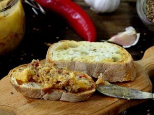 Пікантний смалець до хліба