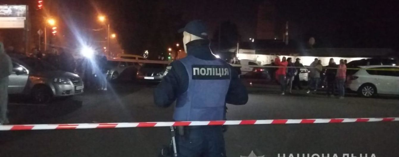 У Харкові біля спортклубу стріляли у бізнесмена. Чоловіка поранено