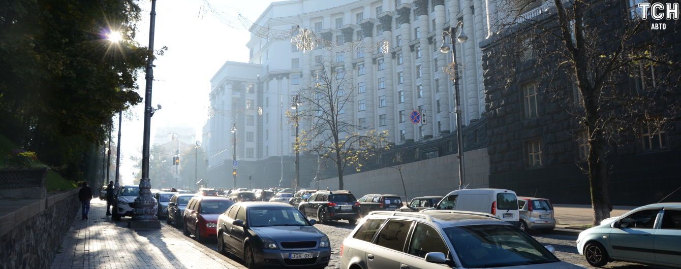 Коллапс не случился. Автомобилисты утроили сигнальный флешмоб на дорогах страны
