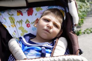 Ви можете допомогти 4-річному Дімі стати більш самостійним