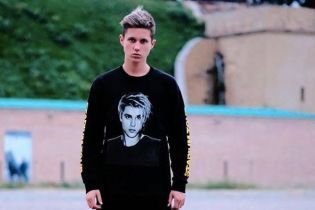 Звезды сериала "Школа. Недетские игры" Бойко и Василенко разыграли любовь в клипе