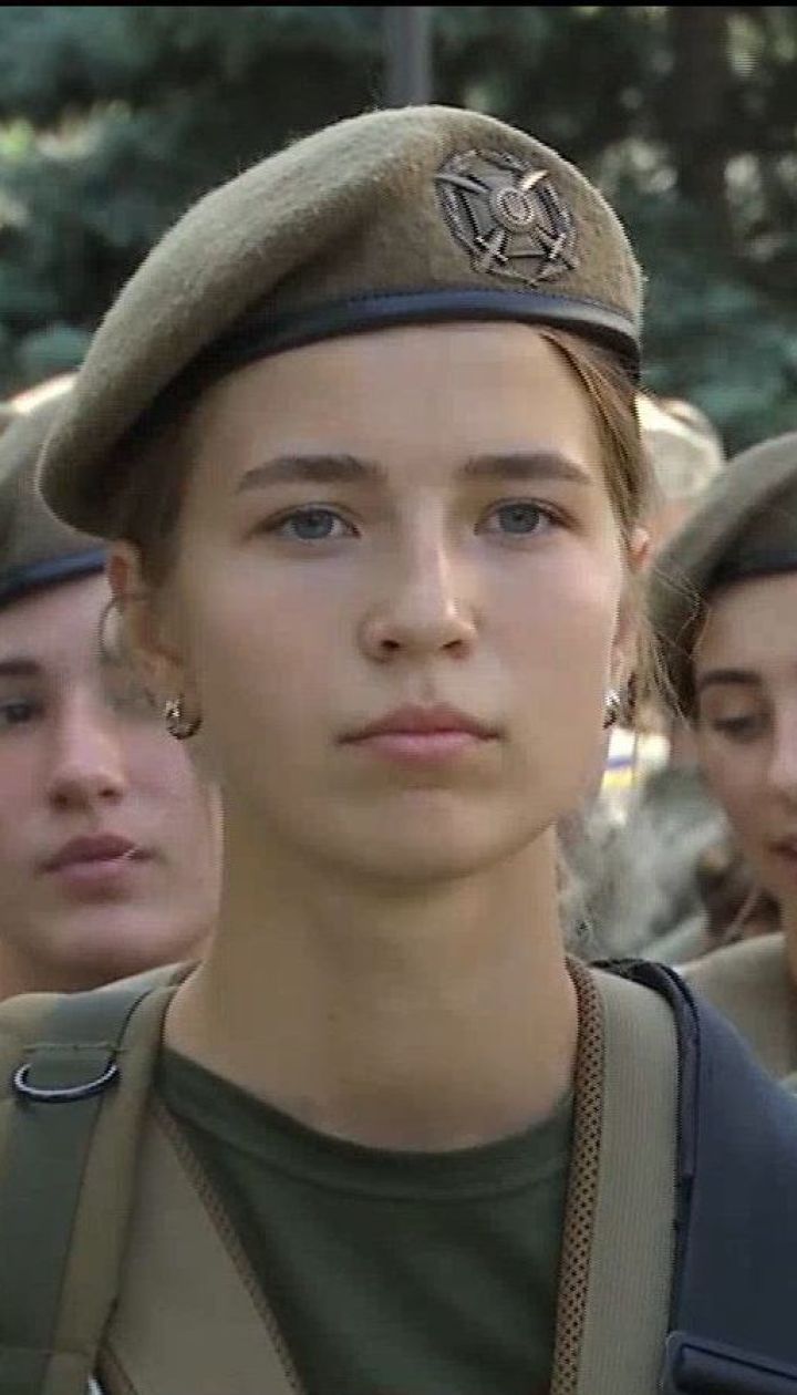Сменила платье на камуфляж - история 20-летней Людмилы Бондик