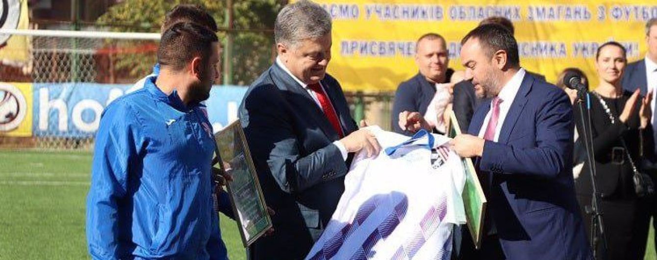 "Ми пам’ятаємо про вас". Порошенко пообіцяв побудувати "Таврії" новий стадіон