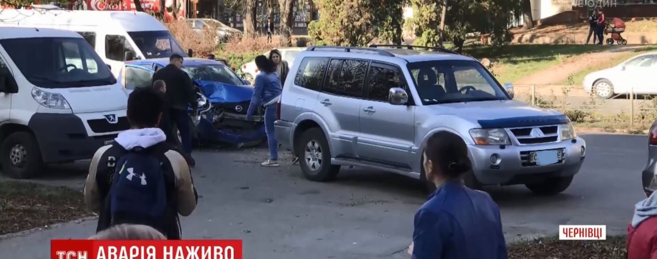 "Инстаграмное" ДТП в Черновцах: водитель-стример села за руль нетрезвой