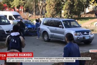 "Інстаграмне" ДТП у Чернівцях: водійка-стрімер сіла за кермо нетверезою