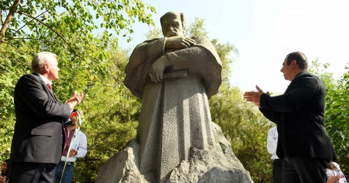 В Ереване торжественно открыли памятник Тарасу Шевченко