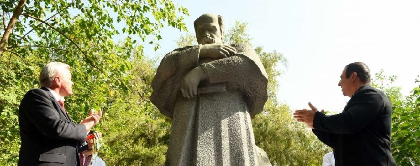 В Ереване торжественно открыли памятник Тарасу Шевченко