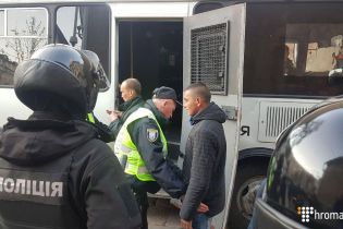 В полиции сообщили об около 100 задержанных возле Киево-Печерской лавры