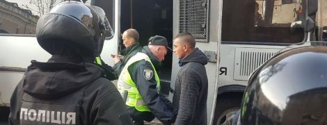 В полиции сообщили об около 100 задержанных возле Киево-Печерской лавры
