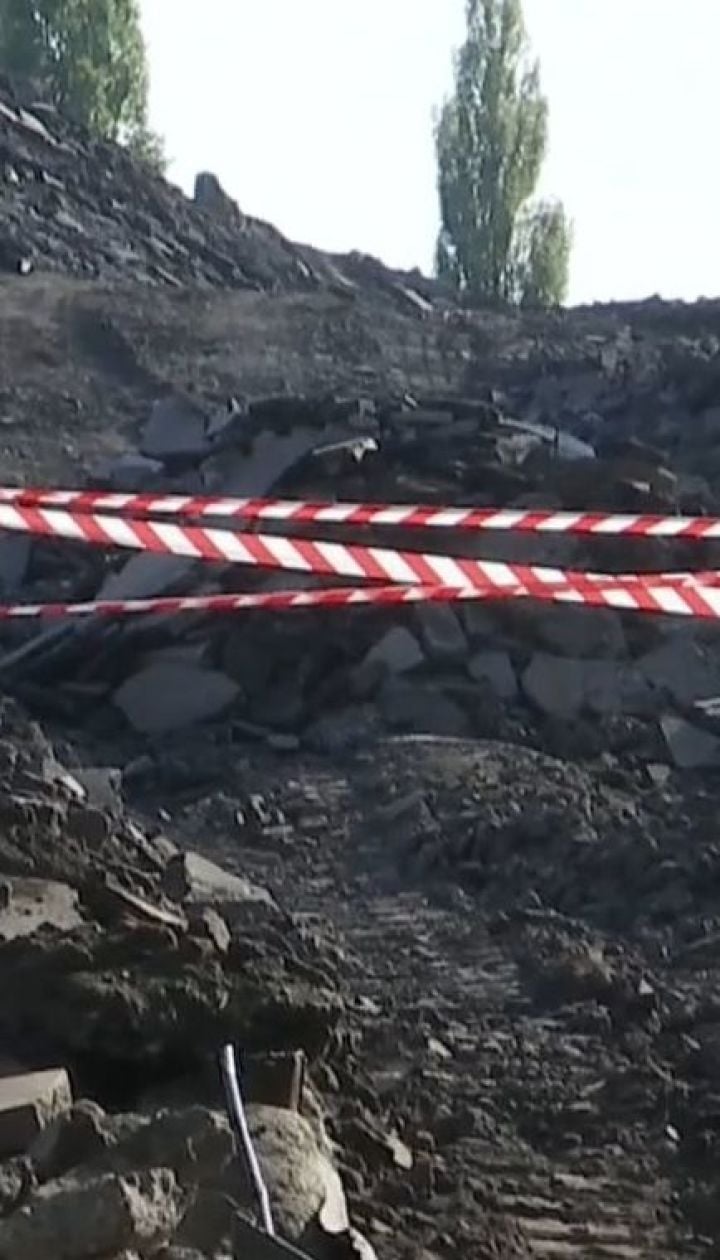 Активісти та депутати символічно опечатали асфальтний завод, який забруднював спальний район Києва