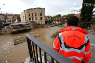 С сильным наводнением во Франции борются 350 спасателей