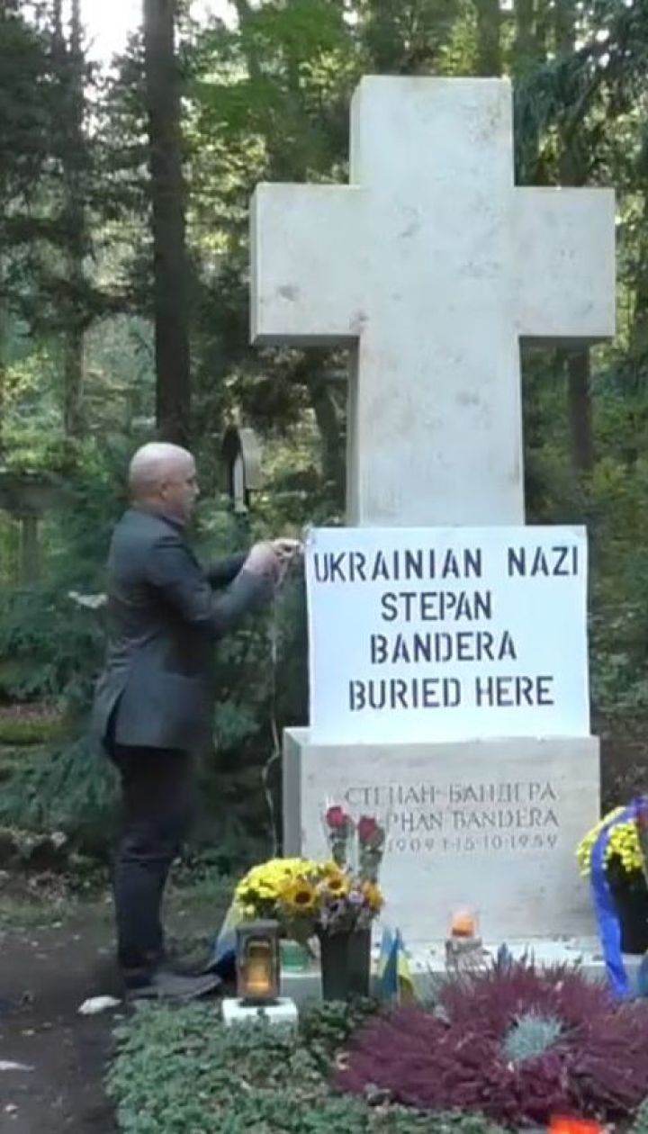 Кремлівський пропагандист Грем Філліпс поглумився над могилою Степана Бандери