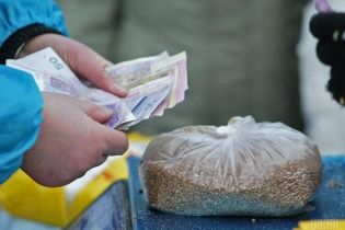 Продуктовий кошик: ціни на які харчі впали й чому слід запастися ними саме зараз