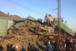 На Дніпропетровщині зіткнулись локомотиви, є загиблі