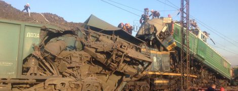 На Дніпропетровщині зіткнулись локомотиви, є загиблі