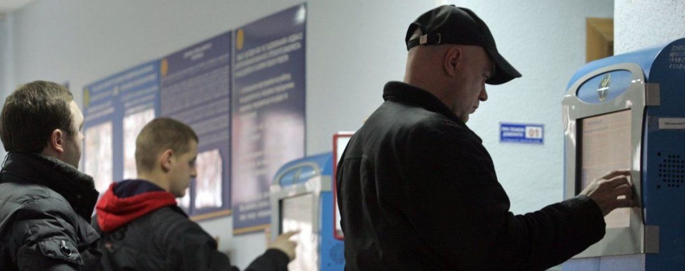 В Украине уменьшилось количество безработных: на одну вакансию претендуют трое