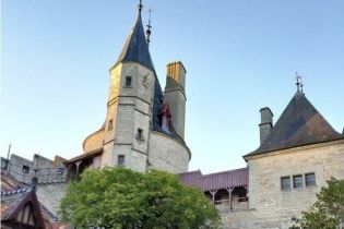 Український корупціонер, який зімітував свою смерть, купив замок у Франції – Європол