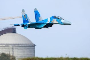 У Мережі показали фото з місця падіння літака Су-27 на Житомирщині